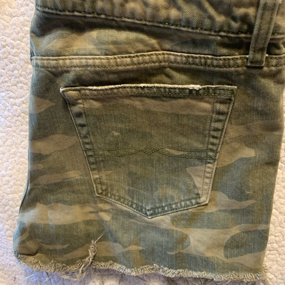 Luck Brand Green Camo Cutoff Shorts 14/32 - Picture 3 of 5